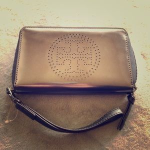 ❤️ NWT TORY BURCH SMARTPHONE WRISTLET ❤️